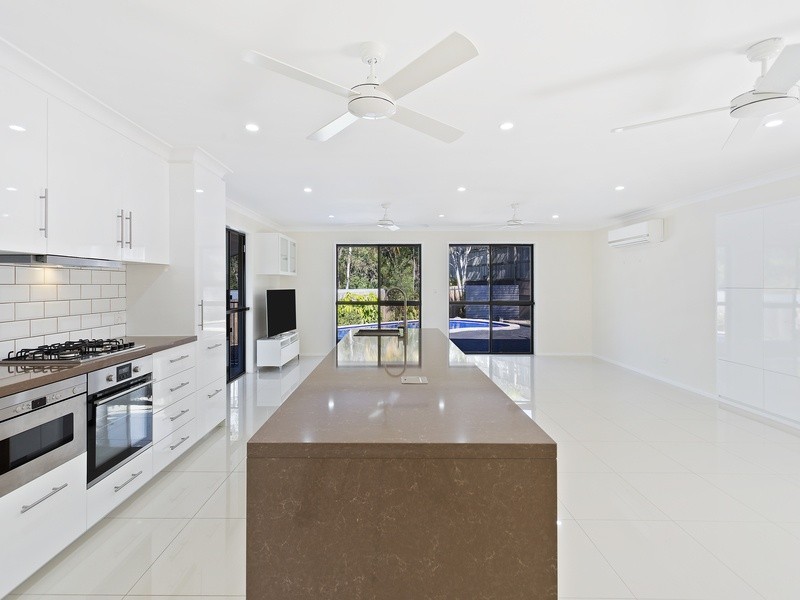 22 Surrey Court, Helensvale QLD 4212