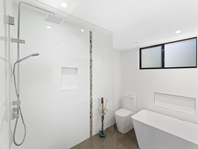 22 Surrey Court, Helensvale QLD 4212