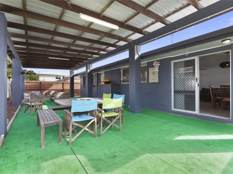 1 Maydena Street, Warana QLD 4575