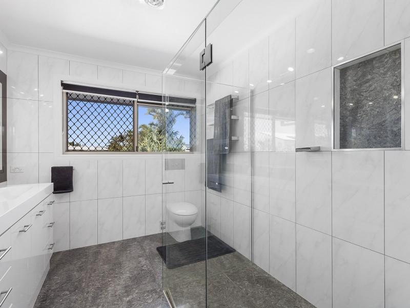 142 Oceanic Drive, Warana QLD 4575