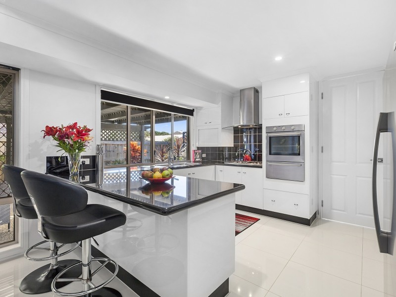 142 Oceanic Drive, Warana QLD 4575