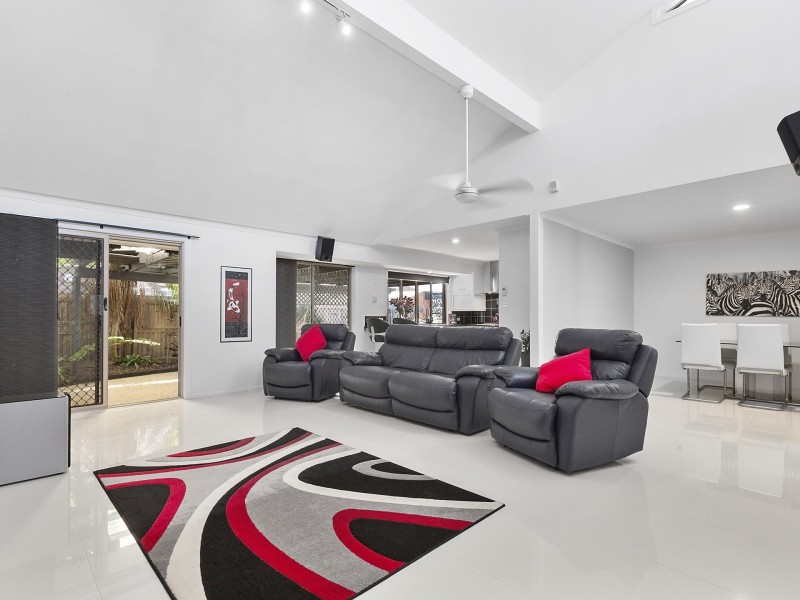 142 Oceanic Drive, Warana QLD 4575
