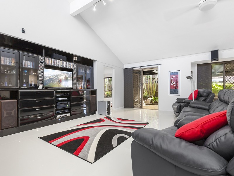 142 Oceanic Drive, Warana QLD 4575