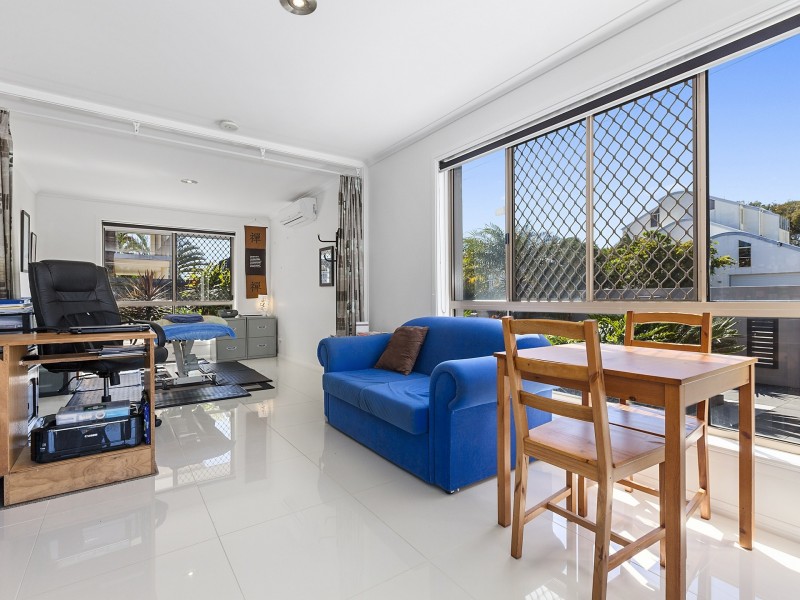 142 Oceanic Drive, Warana QLD 4575