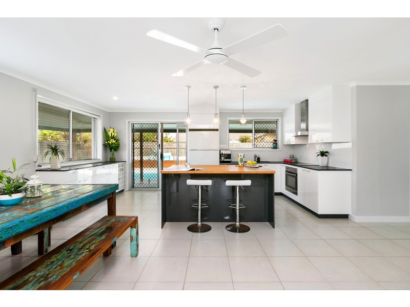 24 Minkara Street, Warana QLD 4575