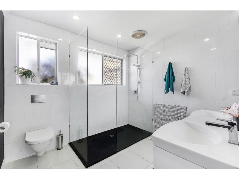 24 Minkara Street, Warana QLD 4575