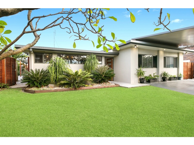 24 Minkara Street, Warana QLD 4575