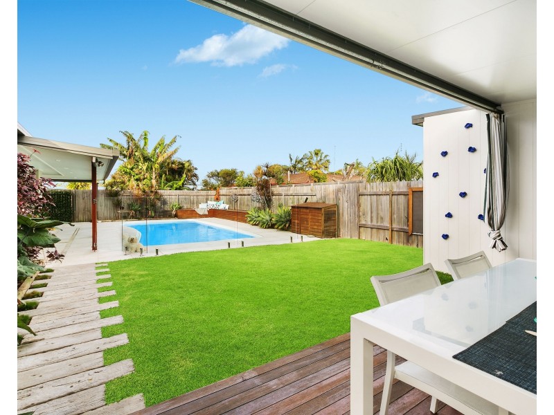 24 Minkara Street, Warana QLD 4575