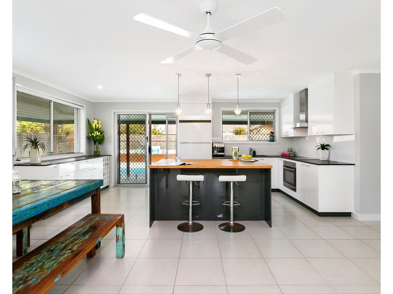 24 Minkara Street, Warana QLD 4575