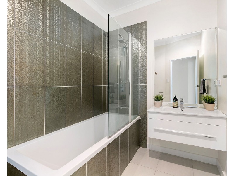 24 Minkara Street, Warana QLD 4575