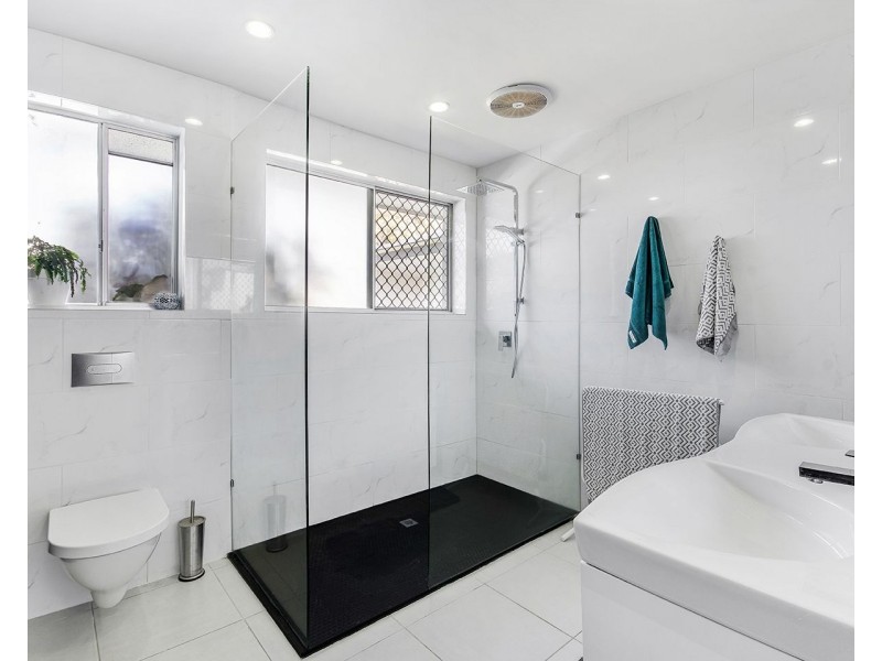 24 Minkara Street, Warana QLD 4575