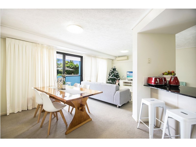 2/4 Grand Parade, Kawana Island QLD 4575