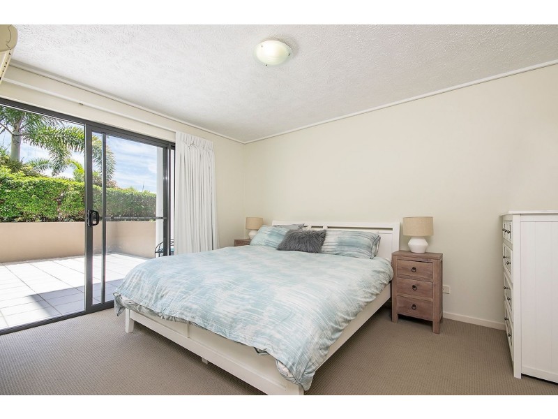 2/4 Grand Parade, Kawana Island QLD 4575
