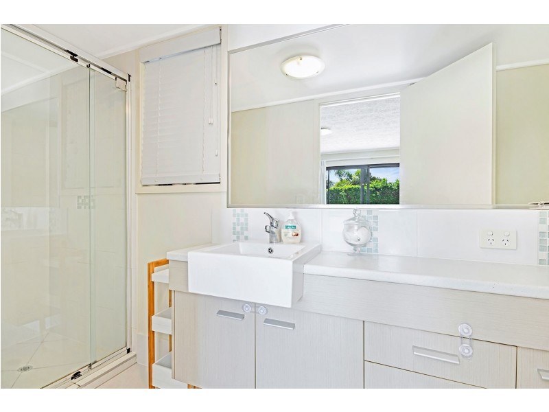 2/4 Grand Parade, Kawana Island QLD 4575