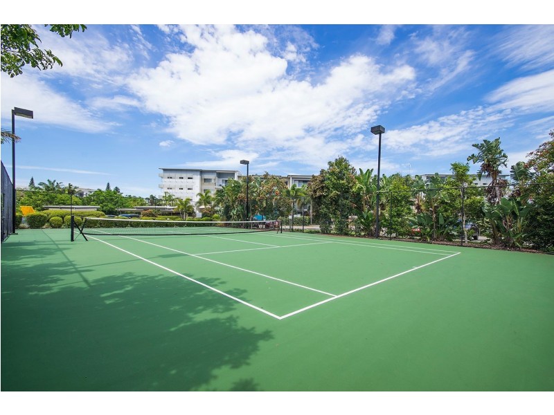 2/4 Grand Parade, Kawana Island QLD 4575