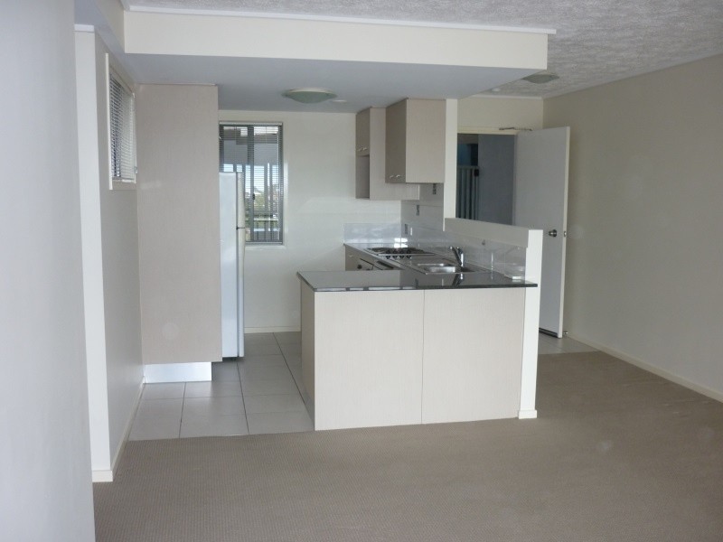 25/4 Grand Parade, Parrearra QLD 4575