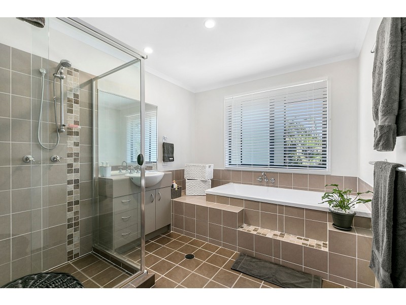 3 Thomson Place, Peregian Springs QLD 4573