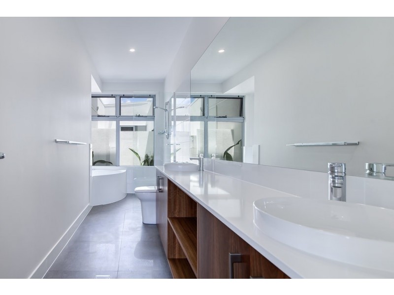 14 Mackenzie Drive, Maroochydore QLD 4558