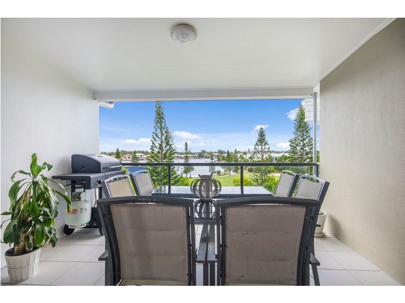 59/4 Grand Parade, Kawana Island QLD 4575