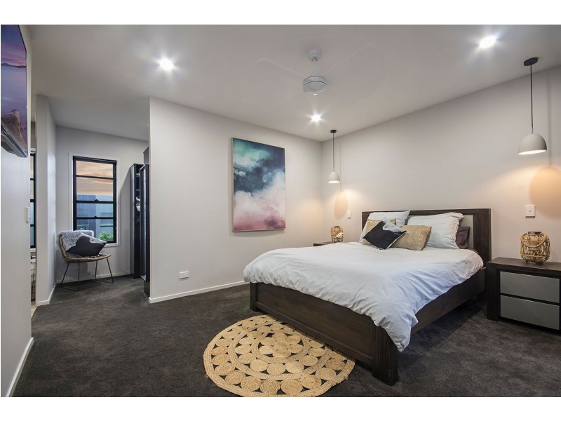 21 Round Bush Crescent, Maroochydore QLD 4558