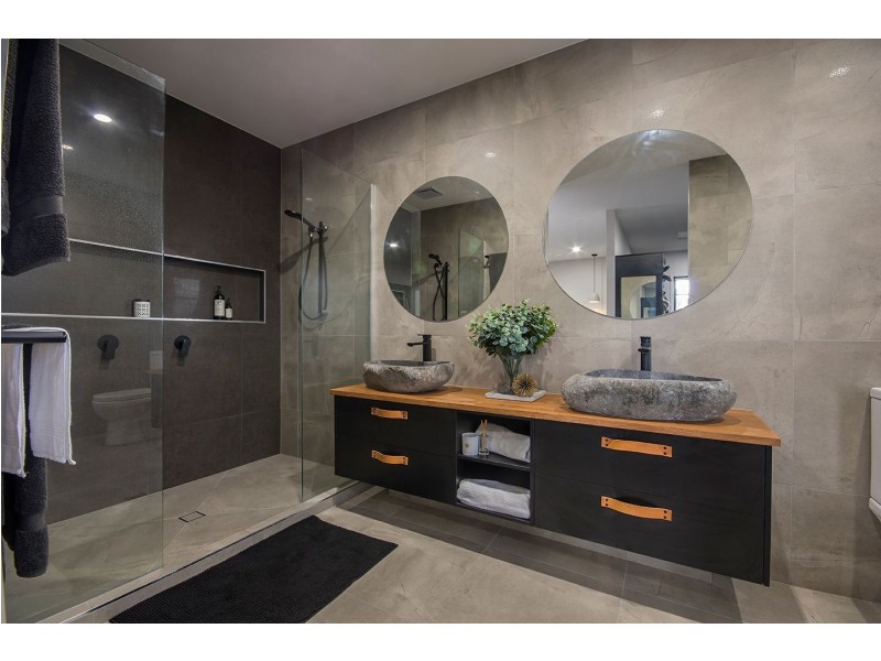 21 Round Bush Crescent, Maroochydore QLD 4558