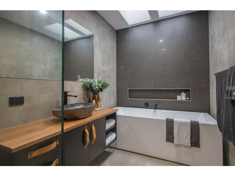 21 Round Bush Crescent, Maroochydore QLD 4558