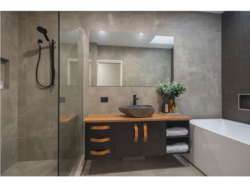 21 Round Bush Crescent, Maroochydore QLD 4558