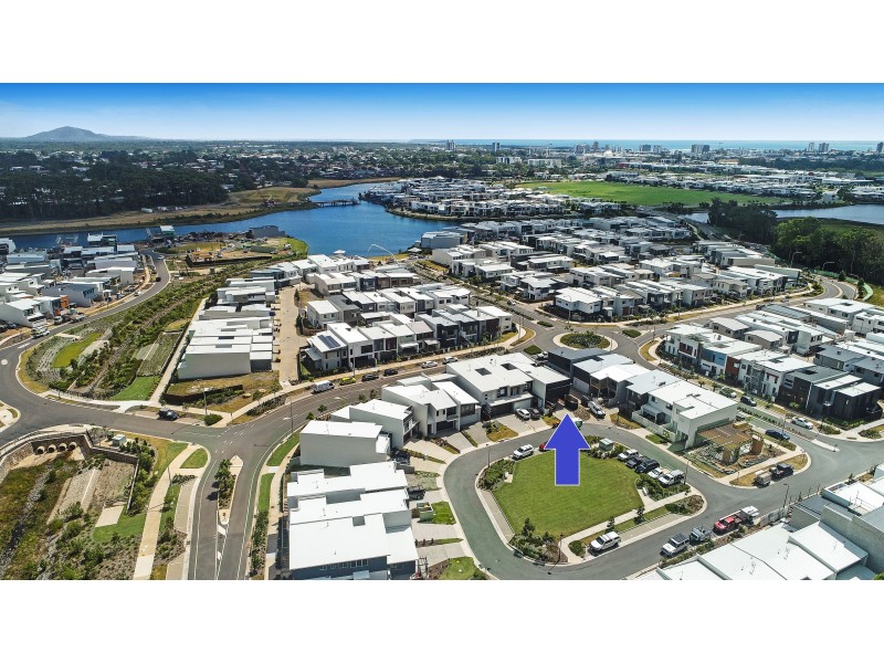 21 Round Bush Crescent, Maroochydore QLD 4558