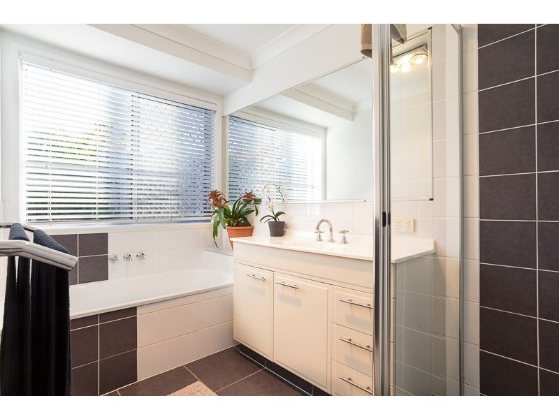 4 Forrest Street, Redland Bay QLD 4165