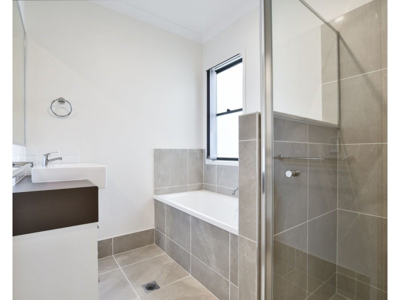 24 Prosperity Drive, Birtinya QLD 4575