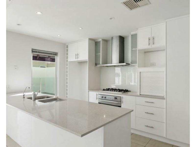 A/1 Komodo Court, Kawana Island QLD 4575