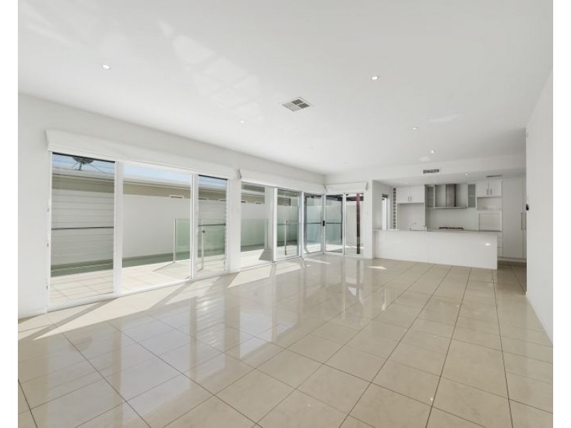 A/1 Komodo Court, Kawana Island QLD 4575