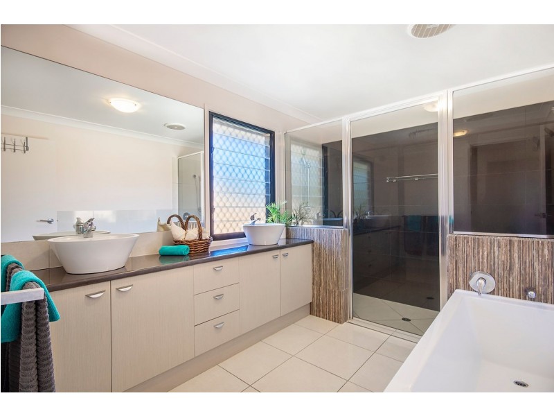 2/16 Andrew Avenue, Little Mountain QLD 4551