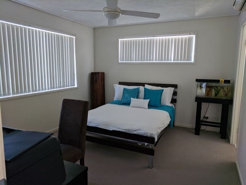 4 Grand Parade, Kawana Island QLD 4575