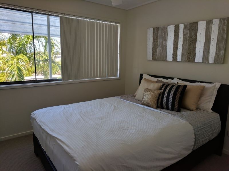 4 Grand Parade, Kawana Island QLD 4575
