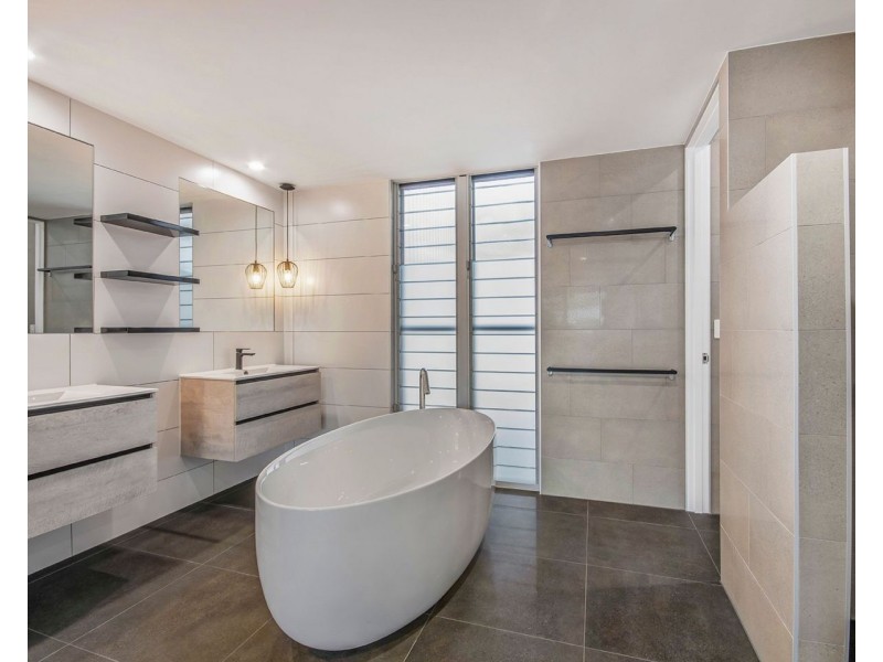 2/11 Sunrise Drive, Maroochydore QLD 4558