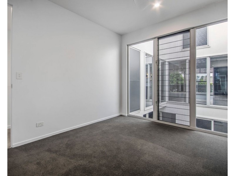 2/11 Sunrise Drive, Maroochydore QLD 4558