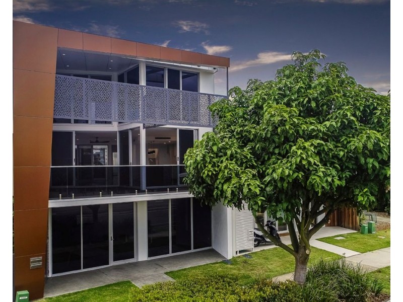 2/11 Sunrise Drive, Maroochydore QLD 4558