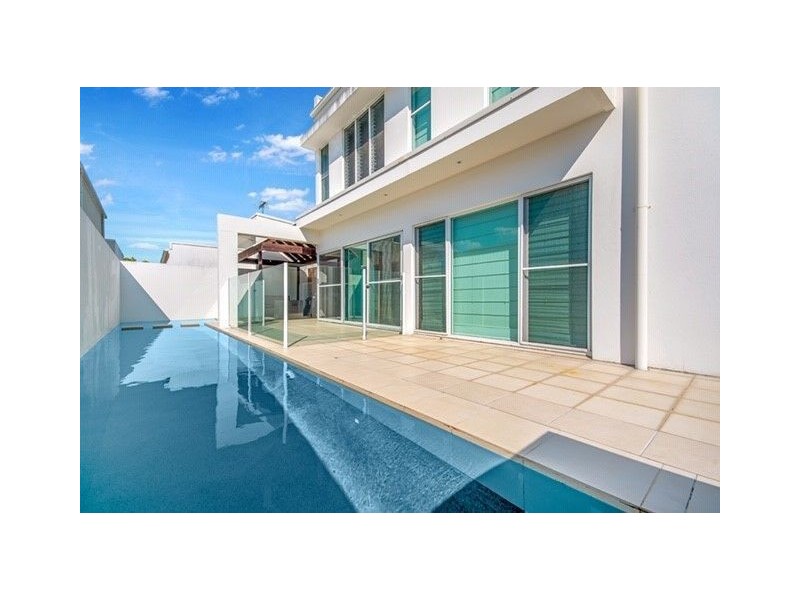 1 Komodo Crt, Kawana Island QLD 4575
