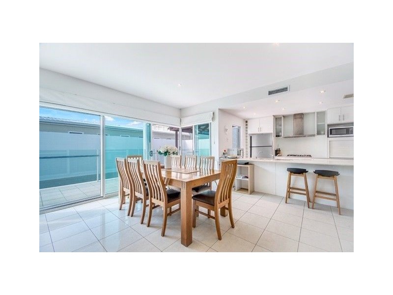 1 Komodo Crt, Kawana Island QLD 4575