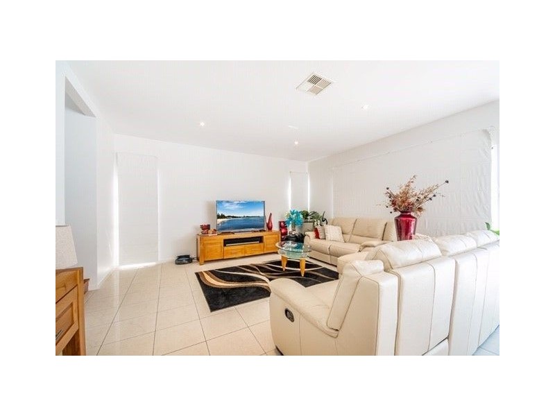 1 Komodo Crt, Kawana Island QLD 4575