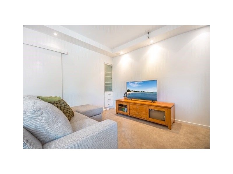1 Komodo Crt, Kawana Island QLD 4575