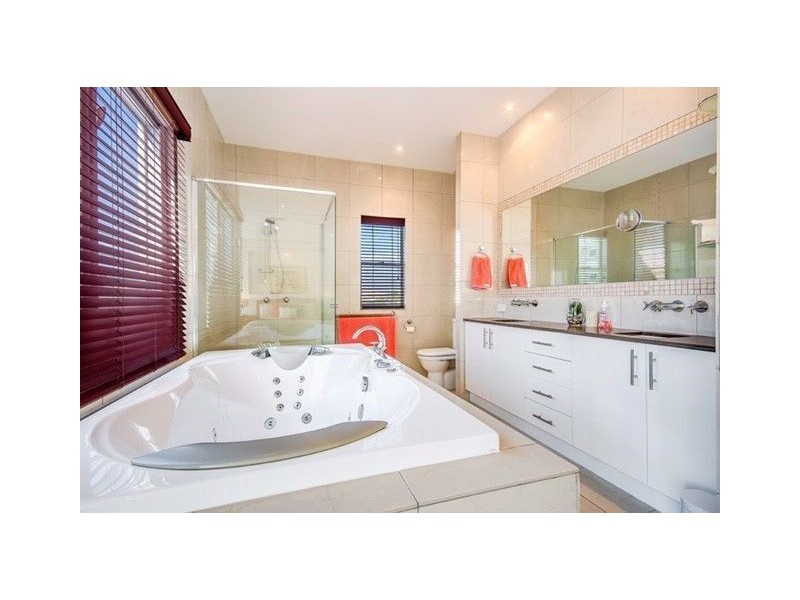 1 Komodo Crt, Kawana Island QLD 4575