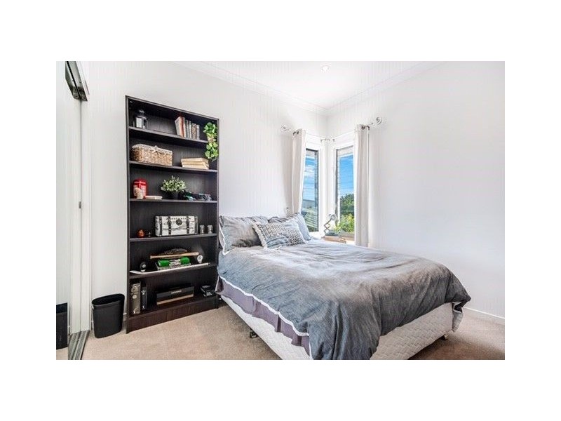 1 Komodo Crt, Kawana Island QLD 4575
