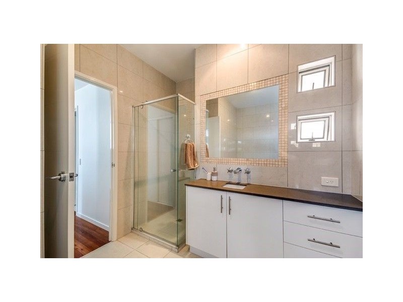 1 Komodo Crt, Kawana Island QLD 4575