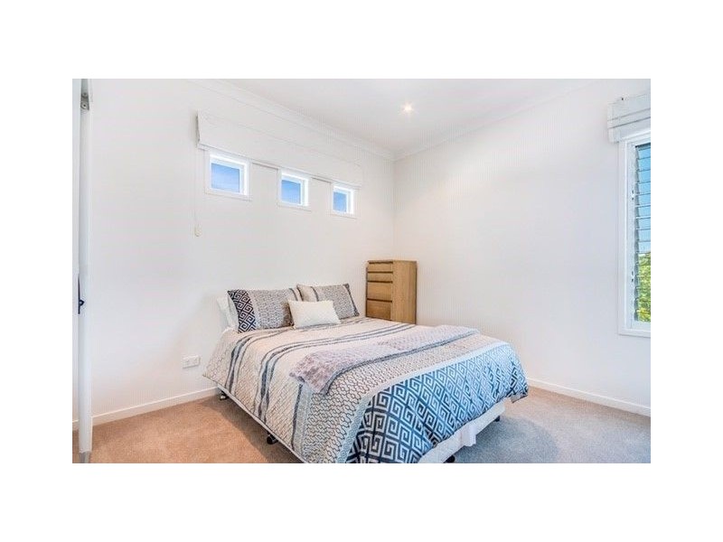 1 Komodo Crt, Kawana Island QLD 4575