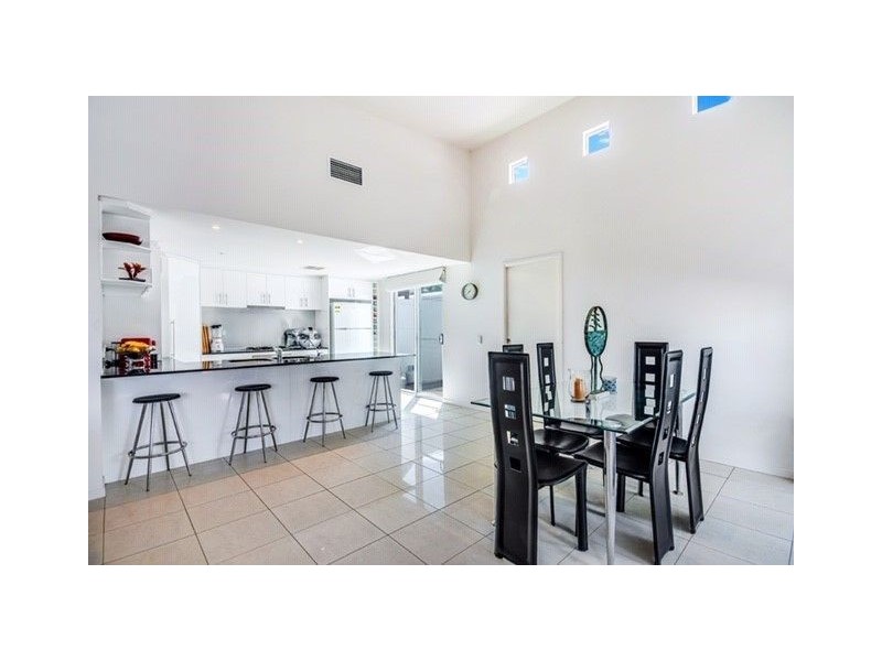1 Komodo Crt, Kawana Island QLD 4575