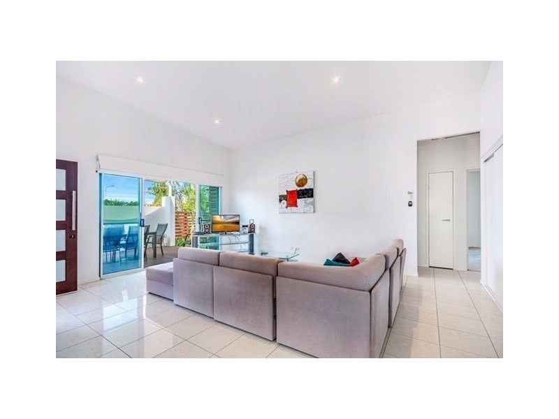 1 Komodo Crt, Kawana Island QLD 4575