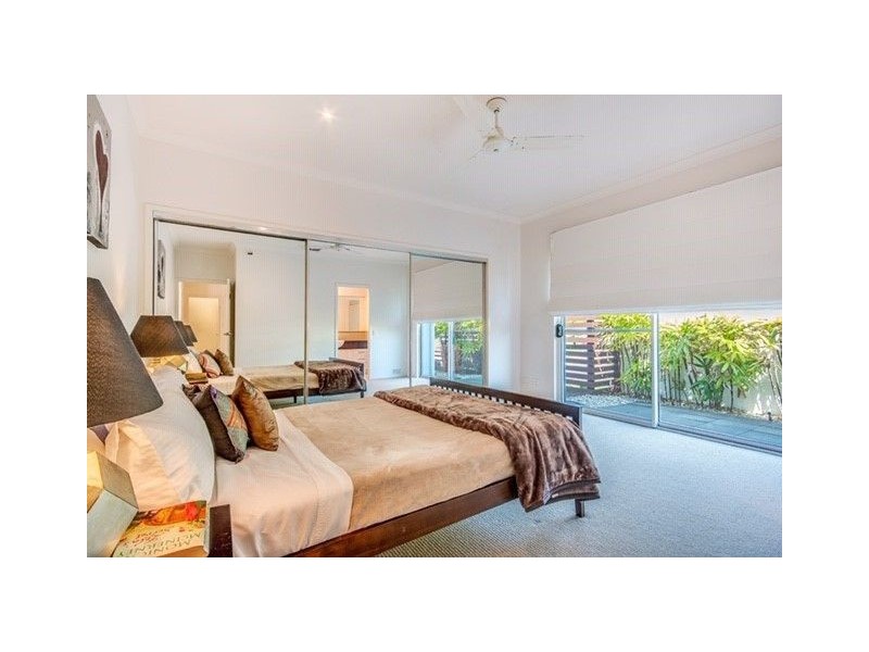 1 Komodo Crt, Kawana Island QLD 4575