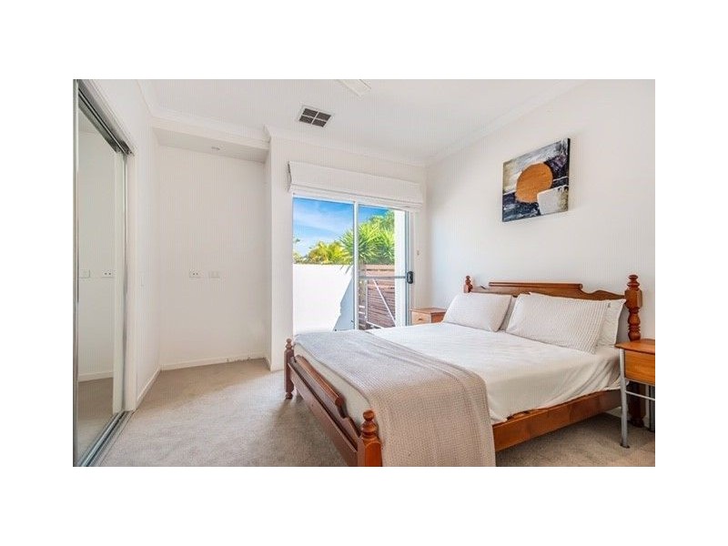 1 Komodo Crt, Kawana Island QLD 4575